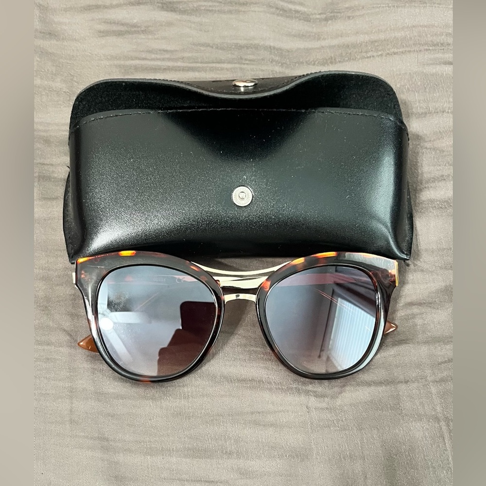 Guess sunglasses perfect condition no damages